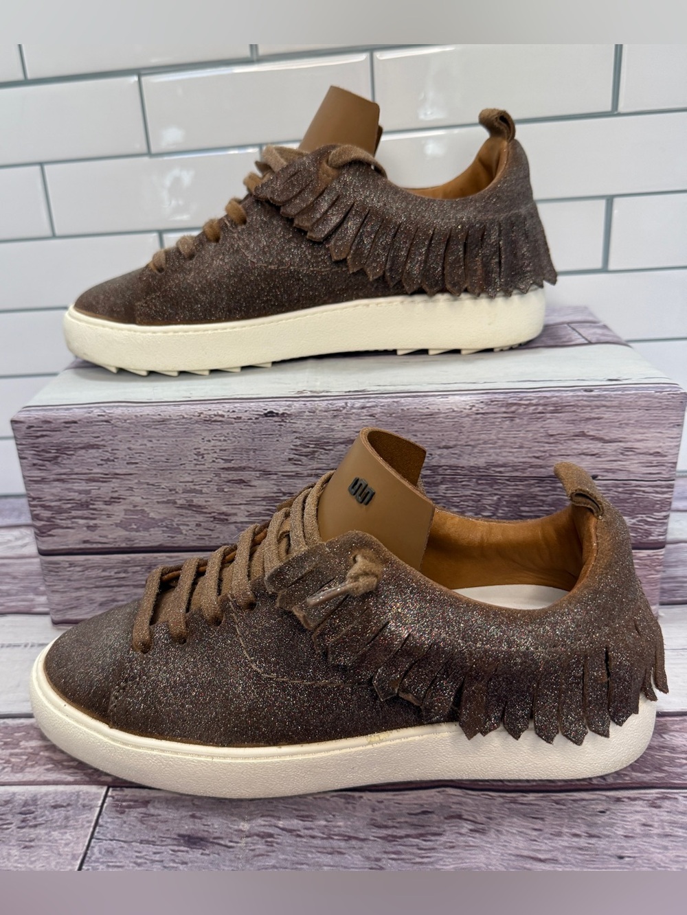 Esseutesse Fringe Lamb Sneakers Glitter Lace Up Shoes  Size 36/6 - Picture 3 of 7